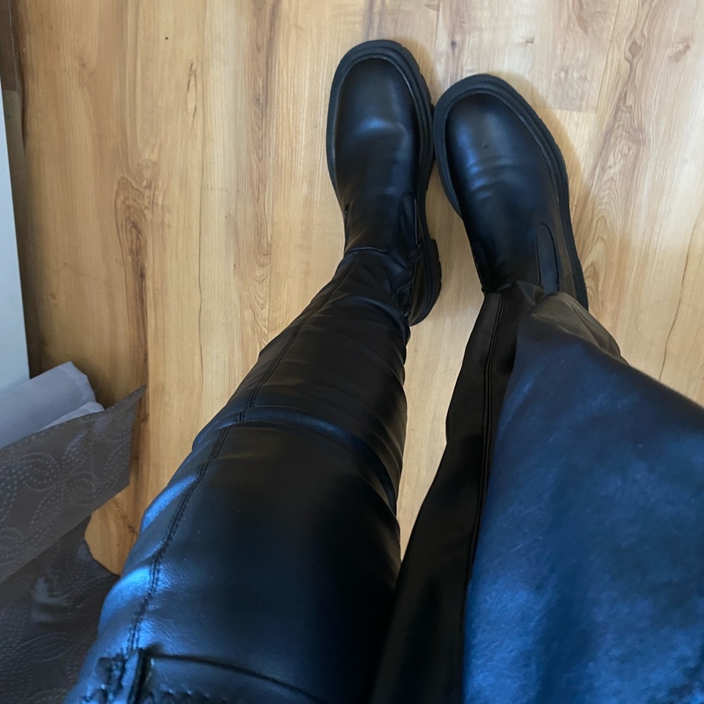 ZARA OVER THE KNEES BLACK BOOTS